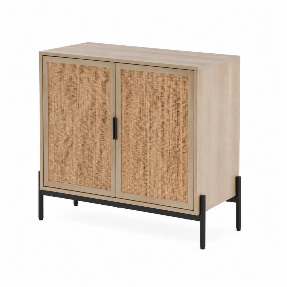 Buffet en bois clair et rotin avec pieds en métal noir